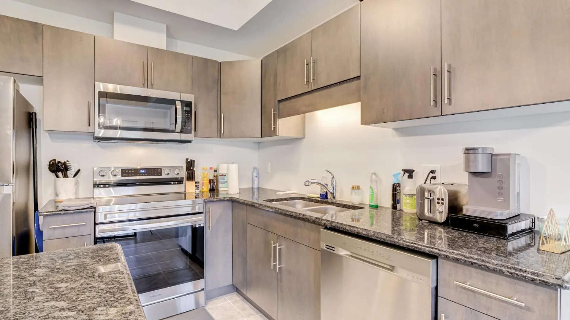 Niagara Falls Luxury Living - 8 Guest House شلالات نياغارا